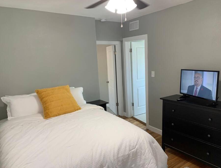 Comfortable Suite With Private Entrance & Private Bathroom El Paso Buitenkant foto